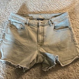American eagle olive shorts